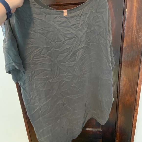 Lunya Washable Silk Tee in Meditative Gray (sold out online) - Picture 2 of 3